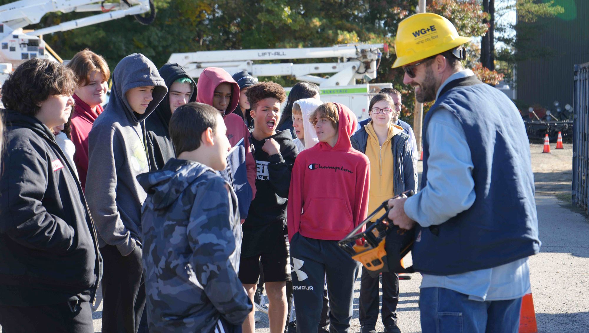 Lineman speaks to group of students