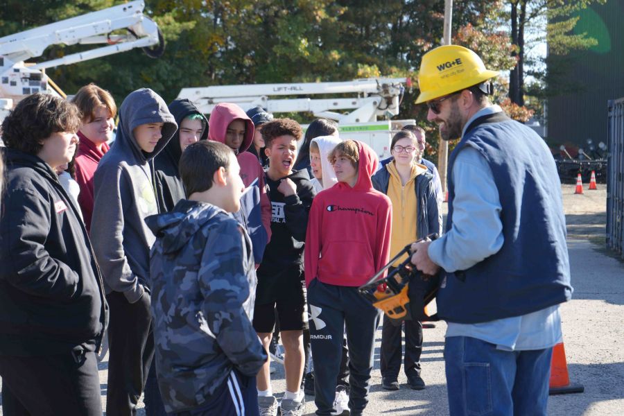 Lineman speaks to group of students